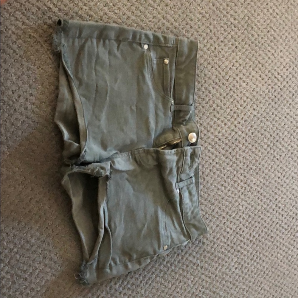 ARTICLES OF SOCIETY OLIVE GREEN JEAN SHORTS SIZE25